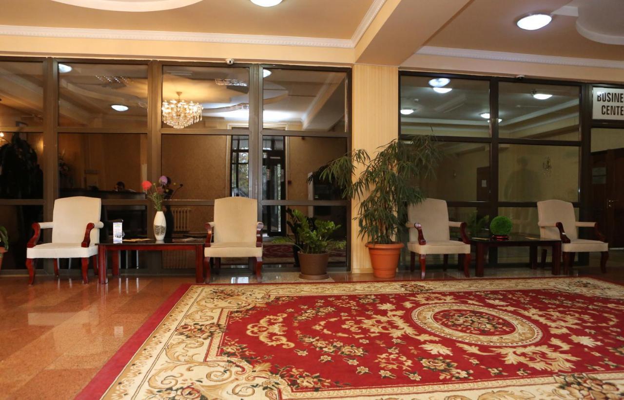Экипаж Hotell Almaty Eksteriør bilde