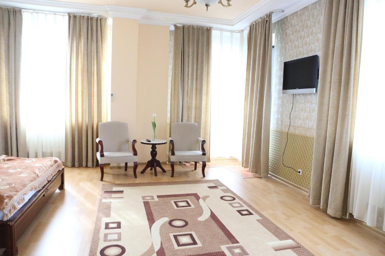 Экипаж Hotell Almaty Eksteriør bilde