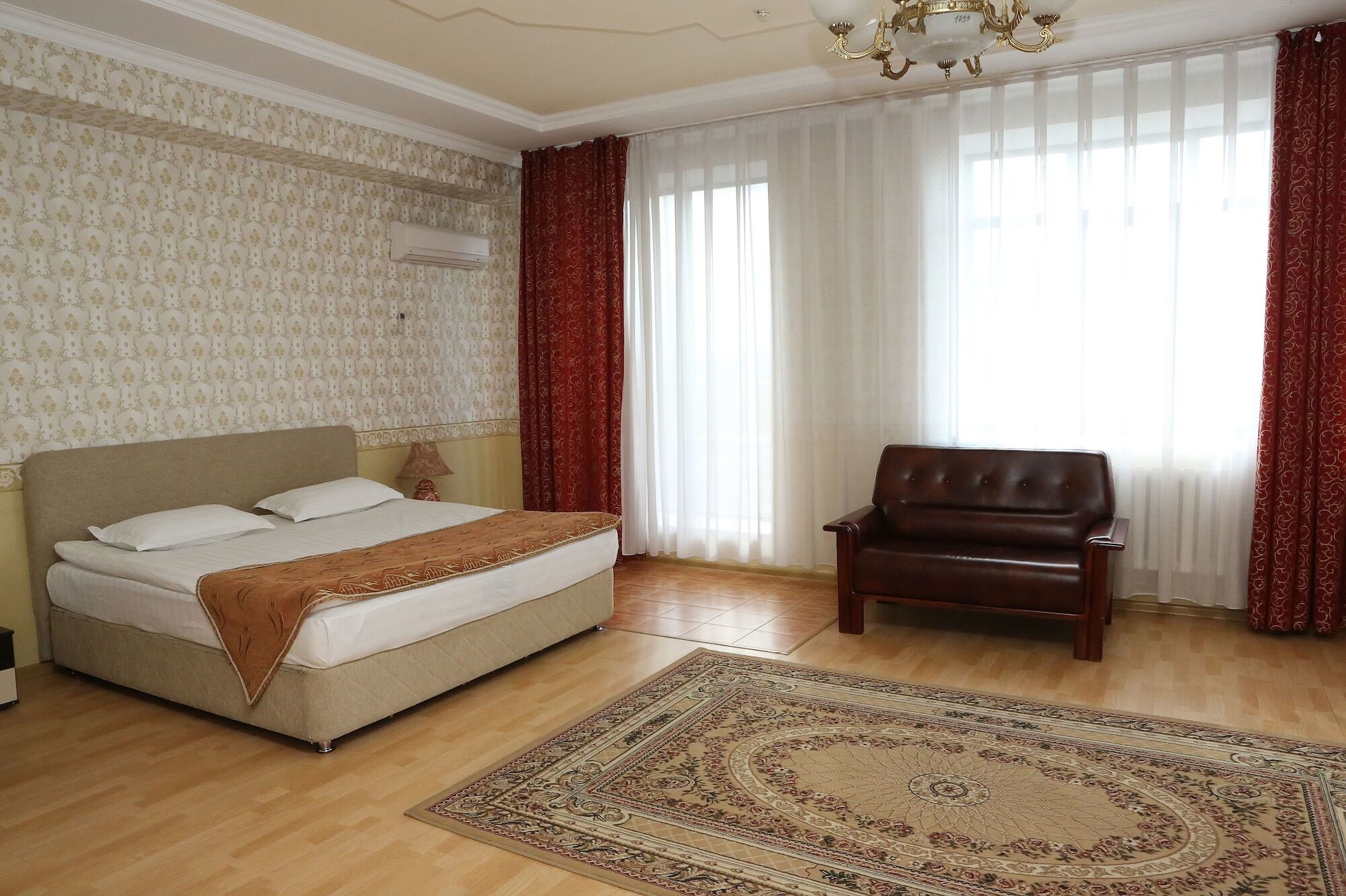 Экипаж Hotell Almaty Eksteriør bilde